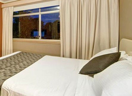 The Statesman Hotel - Accommodation Sunshine Coast 1