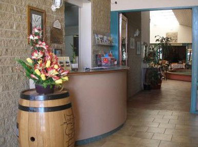 Travellers Rest And The Courtyard Restaurant - Accommodation Sunshine Coast 3