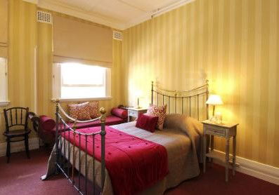 The Russell Hotel - Accommodation Sunshine Coast 2
