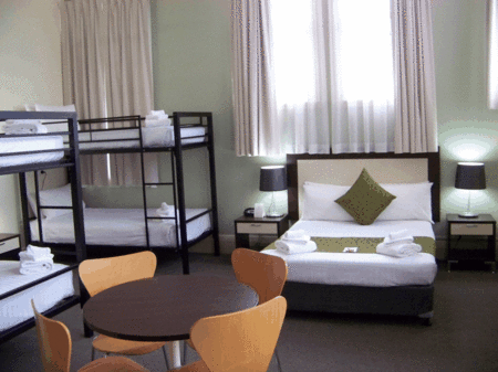 Aarons Hotel - Accommodation Sunshine Coast 4