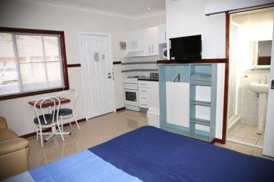 Across Country Motor Inn - Accommodation Sunshine Coast 2