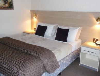 Hamiltons Townhouse Motel - Accommodation Sunshine Coast 0