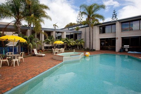 Palm Court Motor Inn - Accommodation Sunshine Coast 2