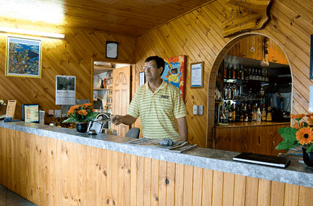 Barrier Reef Motel - Accommodation Sunshine Coast 5