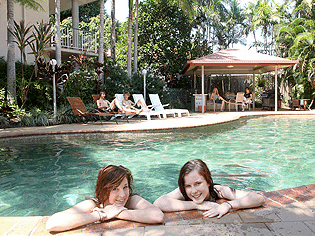Cairns Reef Apartments And Motel - Accommodation Sunshine Coast 1