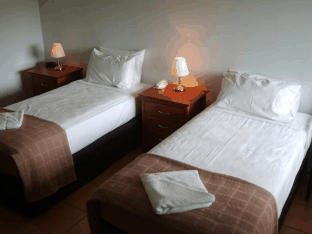Cairns Reef Apartments And Motel - Accommodation Sunshine Coast 3