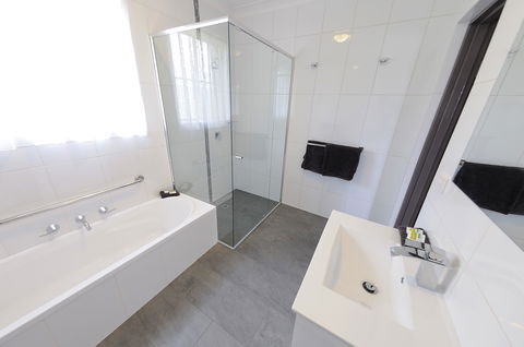 Greenvale Holiday Units - Accommodation Sunshine Coast 3