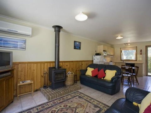 Surfcoast Retreat - Accommodation Sunshine Coast 1