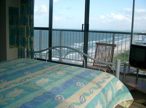 Golden Sands Holiday Apartments - Accommodation Sunshine Coast 0