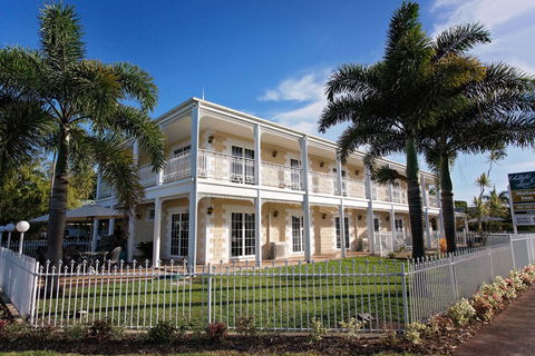 White Lace Motor Inn - Accommodation Sunshine Coast 0