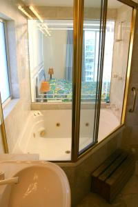 Surfers Mayfair - Accommodation Sunshine Coast 4