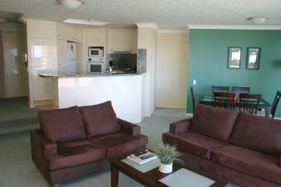 Surfers Mayfair - Accommodation Sunshine Coast 6