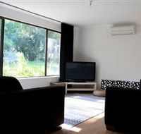 Clare Cottage on Wendouree - Accommodation Sunshine Coast