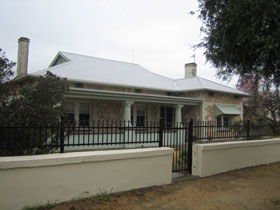 Naracoorte Cottages - MacDonnell House - Accommodation Sunshine Coast 0
