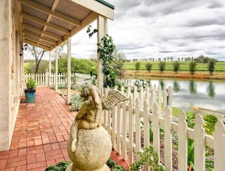 Stonewell Cottages And Vineyards - Accommodation Sunshine Coast 2