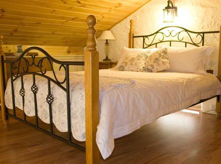The Old Oak Bed And Breakfast - The Barn - Accommodation Sunshine Coast 0