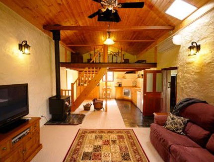 The Old Oak Bed And Breakfast - The Barn - Accommodation Sunshine Coast 4