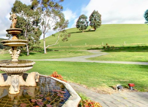 The Old Oak Bed And Breakfast - The Barn - Accommodation Sunshine Coast 5