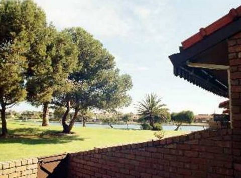 Lake Shore Apartment - Accommodation Sunshine Coast 0