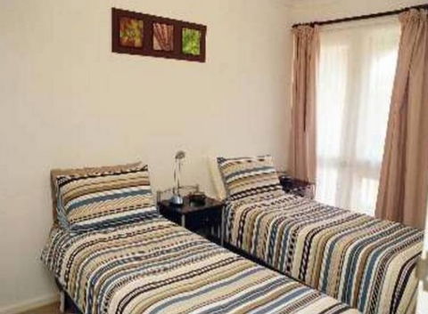 Lake Shore Apartment - Accommodation Sunshine Coast 1