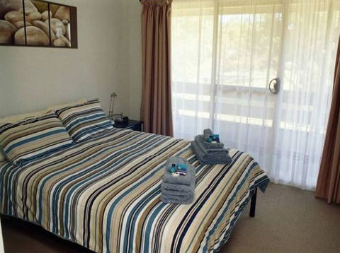 Lake Shore Apartment - Accommodation Sunshine Coast 2