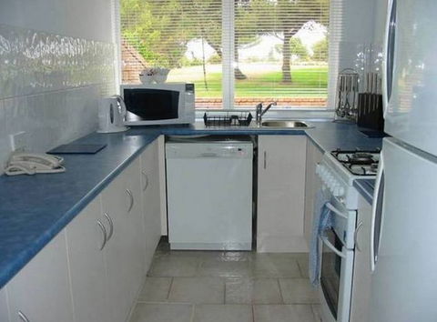 Lake Shore Apartment - Accommodation Sunshine Coast 3