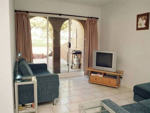 Lake Shore Apartment - Accommodation Sunshine Coast 5