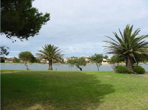 Lake Shore Apartment - Accommodation Sunshine Coast 6