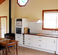 The Old Oak Bed and Breakfast - The Shearing Quarters - Accommodation Sunshine Coast
