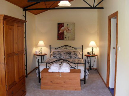 The Old Oak Bed And Breakfast - The Shearing Quarters - Accommodation Sunshine Coast 1