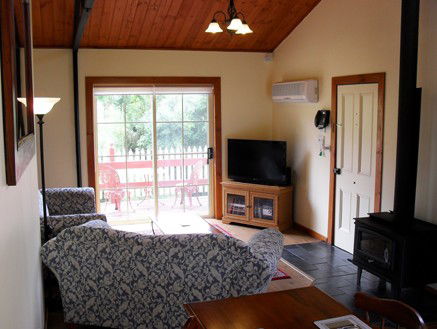 The Old Oak Bed And Breakfast - The Shearing Quarters - Accommodation Sunshine Coast 2