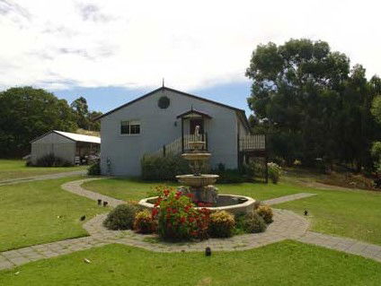 The Old Oak Bed And Breakfast - The Shearing Quarters - Accommodation Sunshine Coast 3