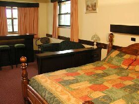 Olde Tudor Hotel - Accommodation Sunshine Coast 0