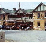 Man-O-Ross Hotel - Accommodation Sunshine Coast