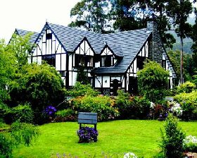 Fox And Hounds Inn - Accommodation Sunshine Coast 0