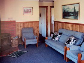 Lake Yalleena Holiday Cabins - Accommodation Sunshine Coast 0