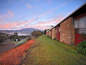 Montagu Bay TAS Accommodation Sunshine Coast