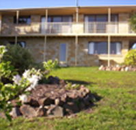 McKinly Waterfront Lodge - Accommodation Sunshine Coast