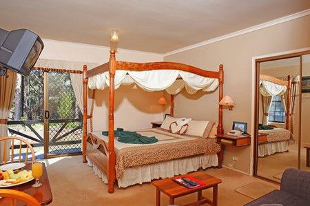 Fox And Hounds Inn - Accommodation Sunshine Coast 3
