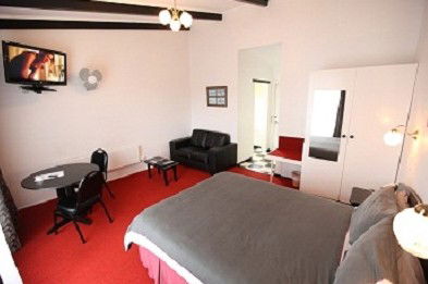 Fox And Hounds Inn - Accommodation Sunshine Coast 4