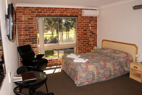 Golf View Motel - Accommodation Sunshine Coast 1