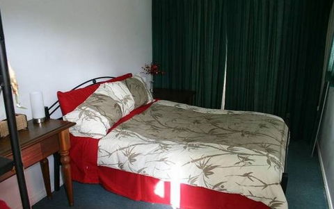 Christmas Tree Cottage - Accommodation Sunshine Coast 2