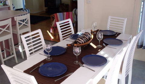 Bush And Bay Cottage - Accommodation Sunshine Coast 2