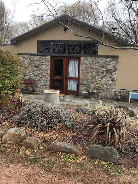 Glenelm Guest Cottage - Accommodation Sunshine Coast 5
