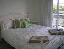Halls Country Cottages - Accommodation Sunshine Coast 3