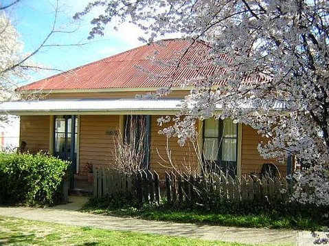 Cooma Cottage - Accommodation - Accommodation Sunshine Coast 0
