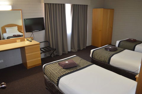 Hilltops Retreat Motor Inn - Accommodation Sunshine Coast 8