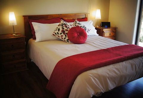 Blackthorn Hill Retreat - Accommodation Sunshine Coast 2