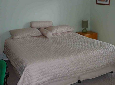 A Beach House Near Manly Two - Accommodation Sunshine Coast 3