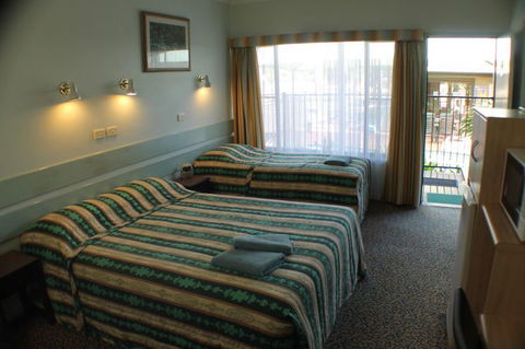 Lake Forbes Motel - Accommodation Sunshine Coast 3